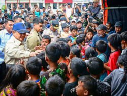 Presiden Prabowo Kunjungi Warga Terdampak Bencana Banjir di Aceh Tamiang