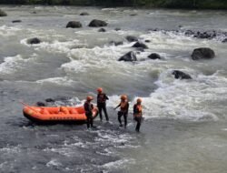Puluhan Tim SAR Gabungan Diturunkan Cari Anak Hilang di Sungai Cijampang