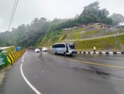 Waspada Kabut Tebal di Kawasan Puncak, Pengendara Diimbau Kurangi Kecepatan