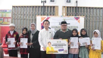 Anggota DPRD Kabupaten Cianjur Fraksi Partai Golkar, Lukmanul Hakim kembali menyalurkan beasiswa Program Indonesia Pintar (PIP) aspirasi kepada 130 peserta didik di SDN Trikarya, Desa Sindangjaya, Kecamatan Cipanas, Rabu 31 Desember 2025.