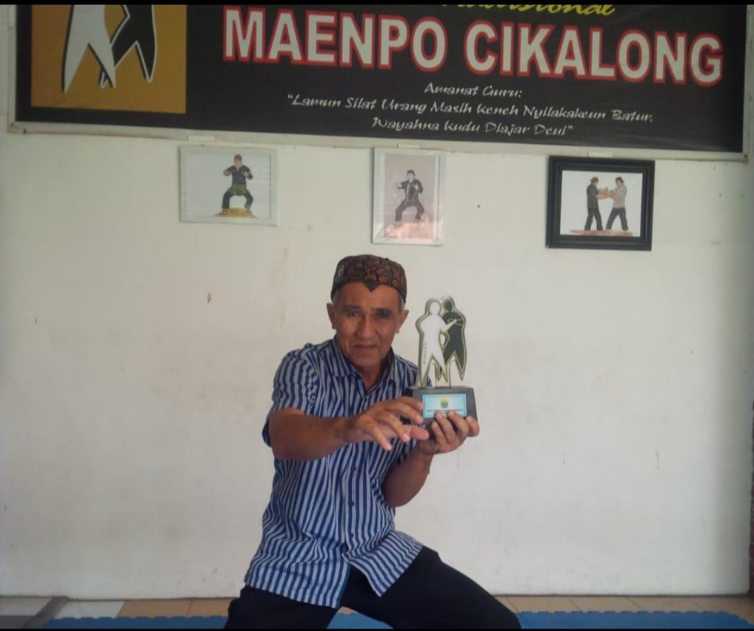 Guru Besar dan Tokoh Pelestari Silat Maenpo Cikalong Cianjur, Aziz Asy'ari atau akrab disapa Abah Aziz.(kiriman untuk Cianjur Ekspres)