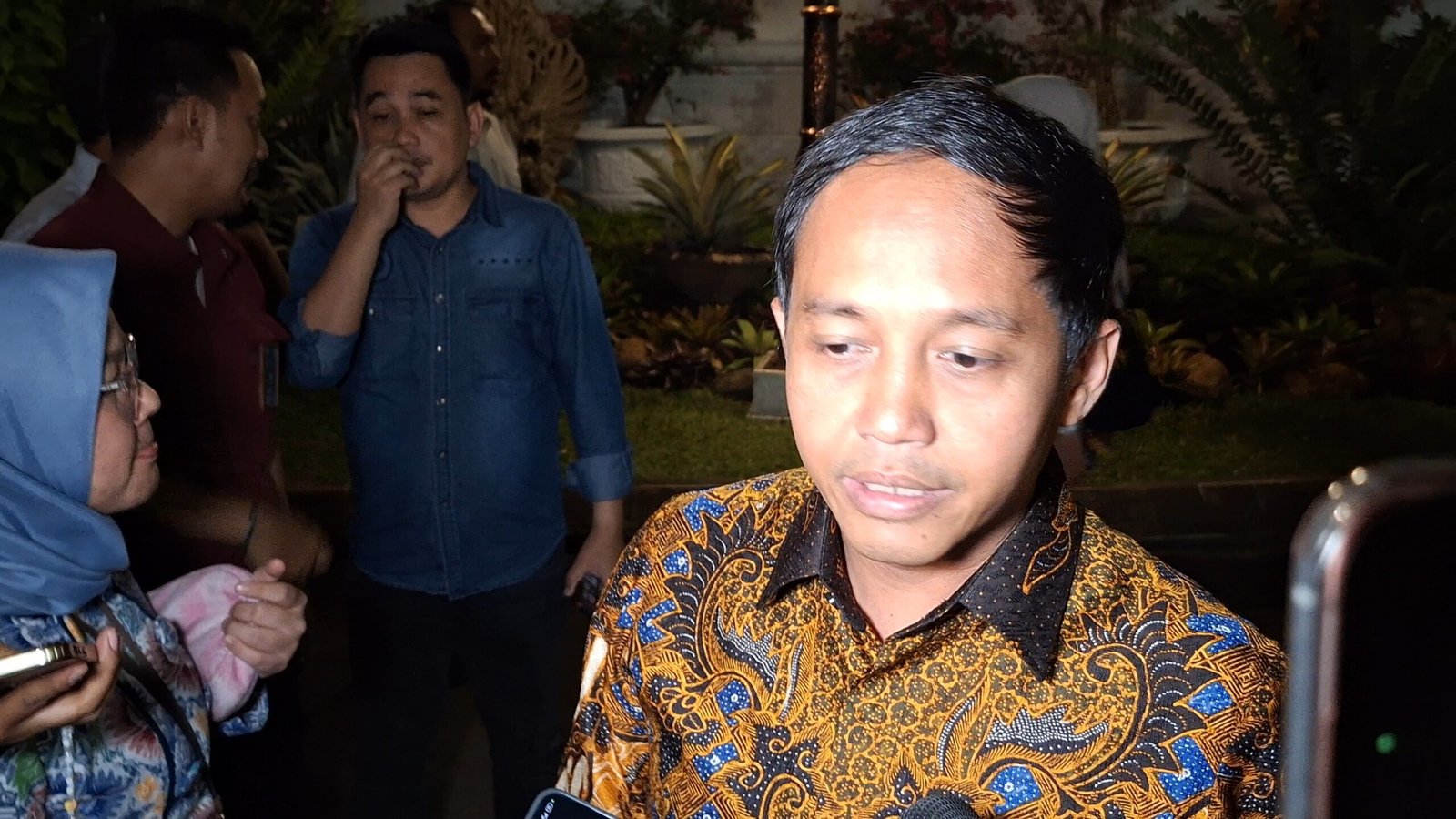 Raja Juli Angkat Suara Soal Gelondongan Kayu Berlebel Kemenhut di Pesisir Lampung