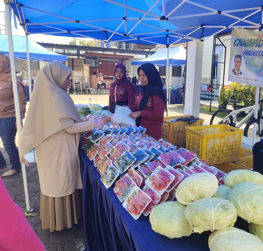 Dinas Tanaman Pangan, Hortikultura, Perkebunan, dan Ketahanan Pangan (DTPHPKP) Kabupaten Cianjur menggelar Agrishow di halaman kantor dinas, Jumat 5 Desember 2025.(Cianjur Ekspres/Moch Nursidin)