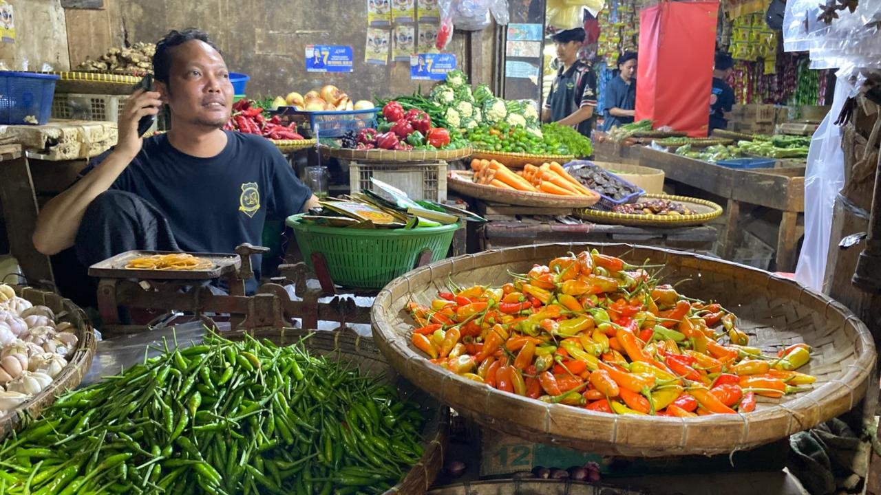 Harga Cabai Tembus Rp100 Ribu di Pasar Muka Cianjur, Omzet Pedagang Turun 30 Persen