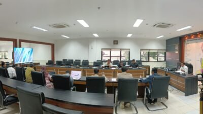 RDP KOMISI II: Komisi II DPRD Kabupaten Cianjur menggelar Rapat Dengar Pendapat (RDP) dengan Dinas Tanaman Pangan Hortikultura Perkebunan dan Ketahanan Pangan (DTPHPKP) serta Dinas Peternakan, Kesehatan Hewan dan Perikanan (DPKHP) Kabupaten Cianjur, Selasa 16 Desember 2025. (Cianjur Ekspres/Herry Febriyanto)