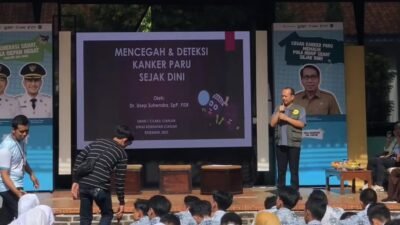 Seperti yang dilakukan di SMA Negeri 1 Cilaku pada Selasa 9 Desember 2025. Tim dari RSUD Sayang memberikan penyuluhan mengenai kesehatan Jantung dan Paru.
