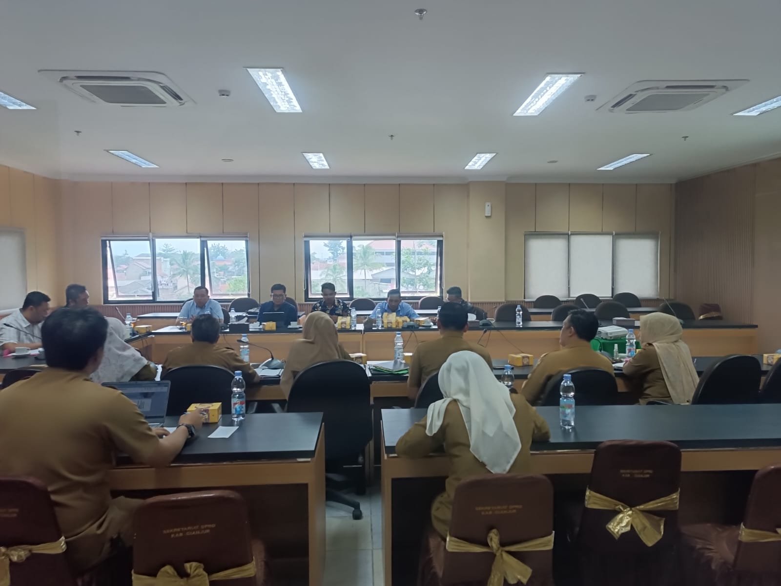 Komisi IV DPRD Kabupaten Cianjur menggelar rapat evaluasi kinerja tahun 2025 dengan RSUD Sayang Cianjur di Gedung DPRD Cianjur, Senin 22 Desember 2025.