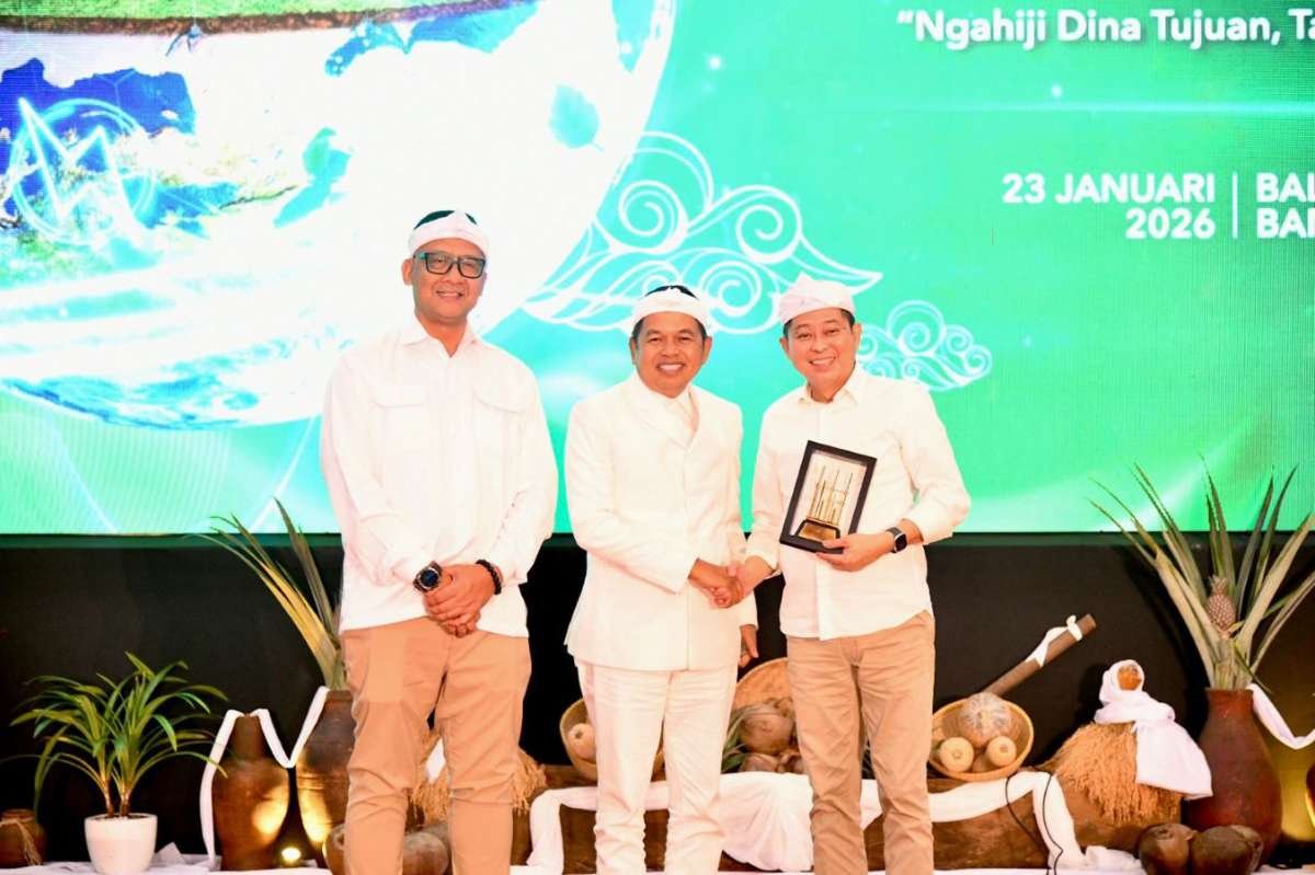 Gubernur Jawa Barat Dedi Mulyadi mendorong bank bjb untuk memperoleh laba senilai Rp2,2 triliun tahun ini.