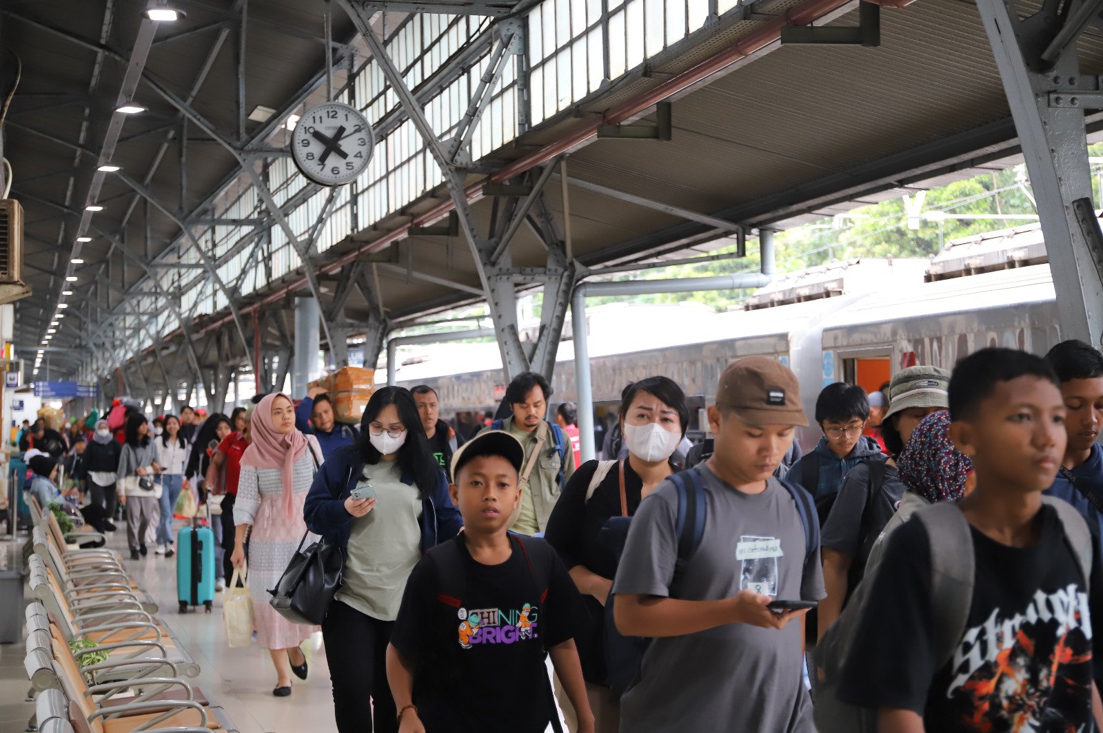PT Kereta Api Indonesia (Persero) menyiapkan 649.780 tempat duduk untuk melayani mobilitas masyarakat selama libur panjang Isra Mikraj 2026.