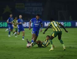 Babak Pertama, PERSIB dan PSBS Masih Berbagi Angka