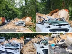 Kecelakaan Lalu Lintas di Gumitir Banyuwangi, Mini Bus Tertimpa Muatan Truk Multiplex