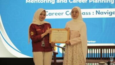 Dari Purwakarta, Seorang Perempuan Berbagi Bekal agar Gen Z Bertahan di Dunia Kerja