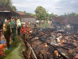 Diduga Korsleting Listrik, Dua Rumah di Sindangbarang Terbakar