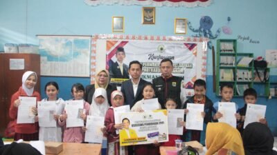Kikis ATS di Kecamatan Cipanas, Anggota DPRD Cianjur Lukmanul Hakim Salurkan Beasiswa PIP untuk 369 Siswa SDN 1 Cimacan