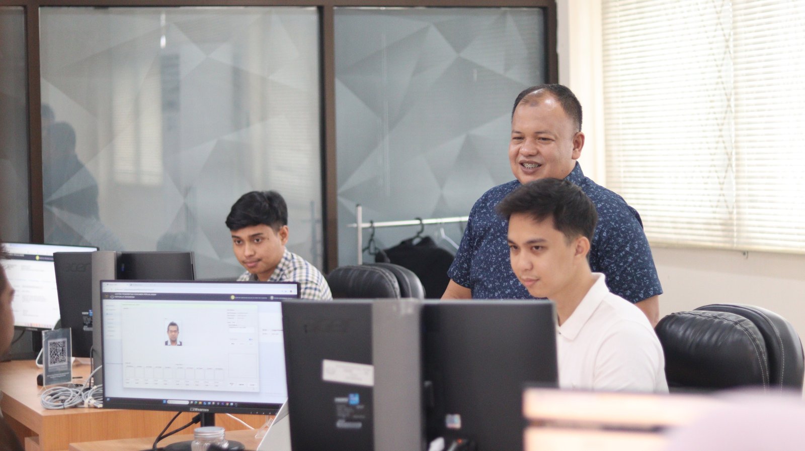 Kantor Imigrasi Kelas III Non TPI Cianjur melaksanakan kegiatan Layanan Paspor Simpatik dalam rangka memperingati Hari Bakti Imigrasi ke-76, Sabtu 24 Januari 2026.