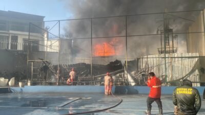 2,5 Jam Proses Pemadaman, Kebakaran di Toko Sanya Cianjur Berhasil Dipadamkan