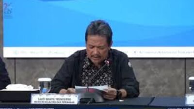 Menteri KKP Sakti Wahyu Trenggono Pingsan Saat Pimpin Upacara Pelepasan Jenazah