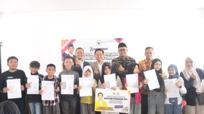 Peduli Dunia Pendidikan, Anggota DPRD Cianjur Lukmanul Hakim Salurkan Beasiswa PIP Bagi 618 Siswa SD di Desa Cimacan