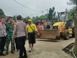 Ratusan Warga Usir Alat Berat Proyek Geothermal di Kaki Gunung Gede