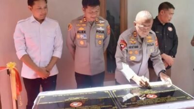 Bupati Cianjur Dampingi Kapolda Jabar Resmikan Rumah Layak Huni di Sukanagara