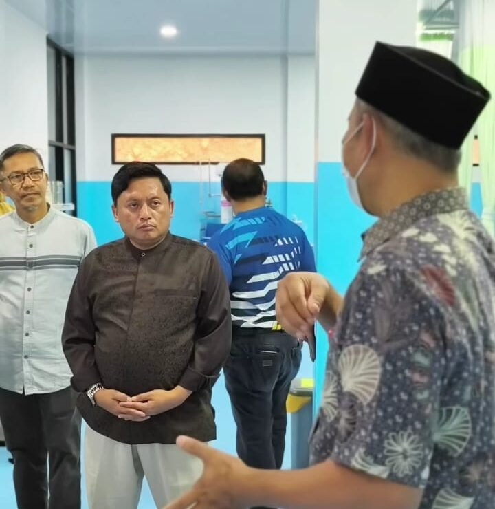 Direktur Rumah Sakit Umum Daerah (RSUD) Pagelaran Kabupaten Cianjur, dr. Irvan Nur Fauzy memulai awal tahun 2026 dengan melakukan monitoring pelayanan kesehatan, Jumat 2 Januari 2026.