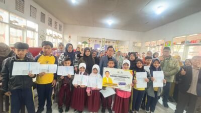 Kurangi Angka Putus Sekolah, Anggota DPRD Cianjur Lukmanul Hakim Salurkan Beasiswa untuk 351 Siswa SDN Giri Mukti Desa Cimacan