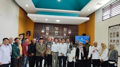 Pemerintah Desa Sindanglaya, Kecamatan Cipanas bersama Dinas Lingkungan Hidup (DLH) Kabupaten Cianjur, sekolah, dan komunitas lingkungan menggelar pertemuan dan diskusi terkait pengelolaan sampah dan perilaku penyampah.
