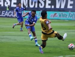 Gol Cepat Beckham Bawa PERSIB Unggul atas Persija di Babak Pertama