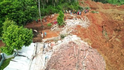 BNPB Serahkan 17 Hunian Sementara bagi Warga Terdampak Longsor di Cilacap