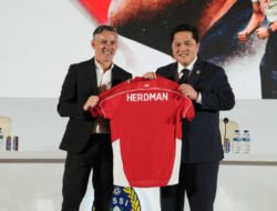 Erick Thohir Serukan Dukungan Maksimal dari Seluruh Elemen Sepak Bola Indonesia Usai Kenalkan John Herdman