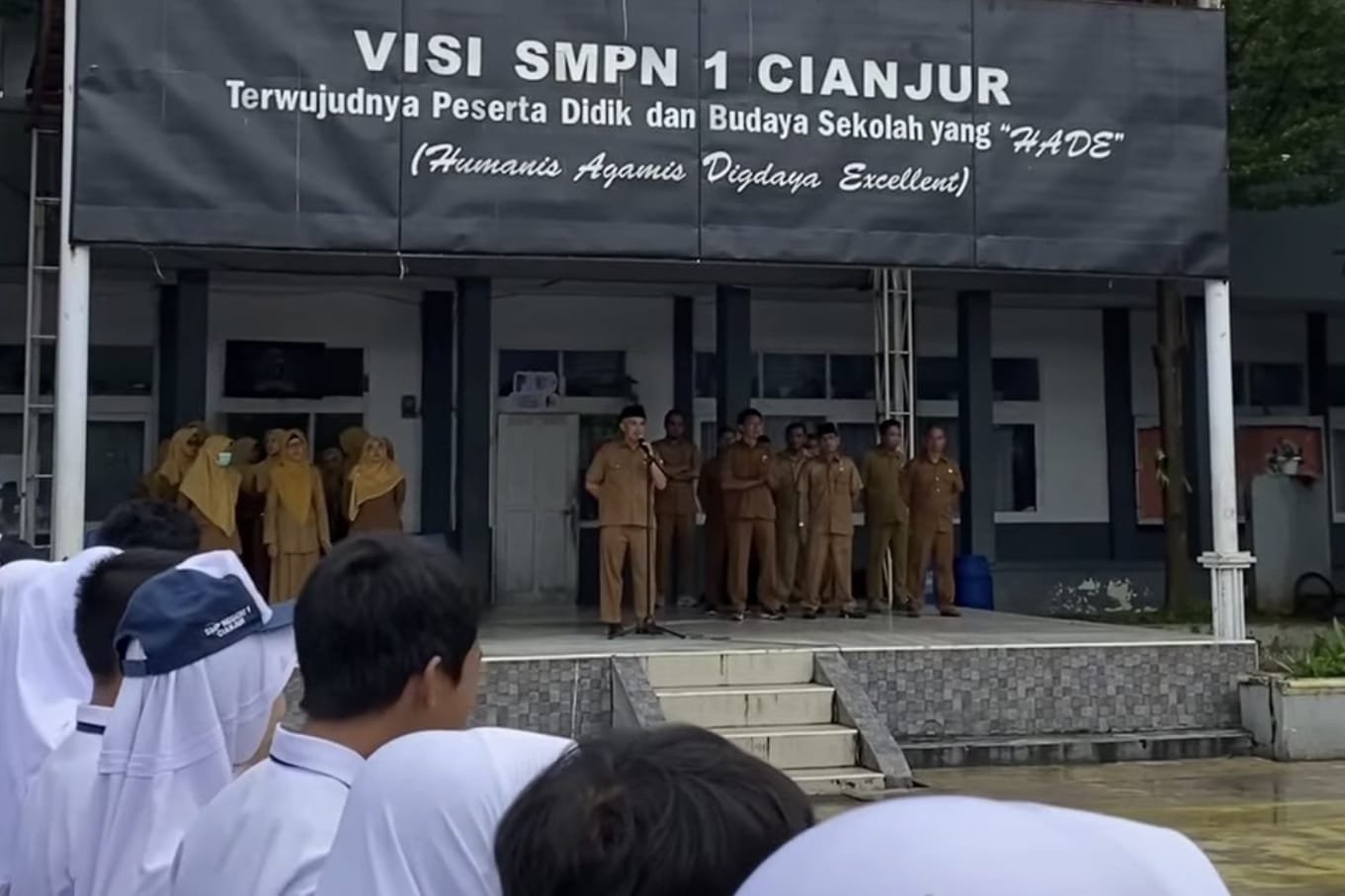 SMPN 1 Cianjur resmi membuka rangkaian kegiatan pendidikan budi pekerti yang akan berlangsung hingga menjelang Idul Fitri.(Cianjur Ekspres/Moch Nursidin)