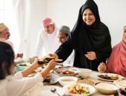 Apa Itu Bukber Saat Bulan Puasa?