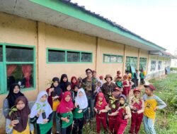 Hari Ketiga, Gerakan Mengajar Desa dan Siswa SDN Sambong Lakukan Aksi Nyata Reboisasi