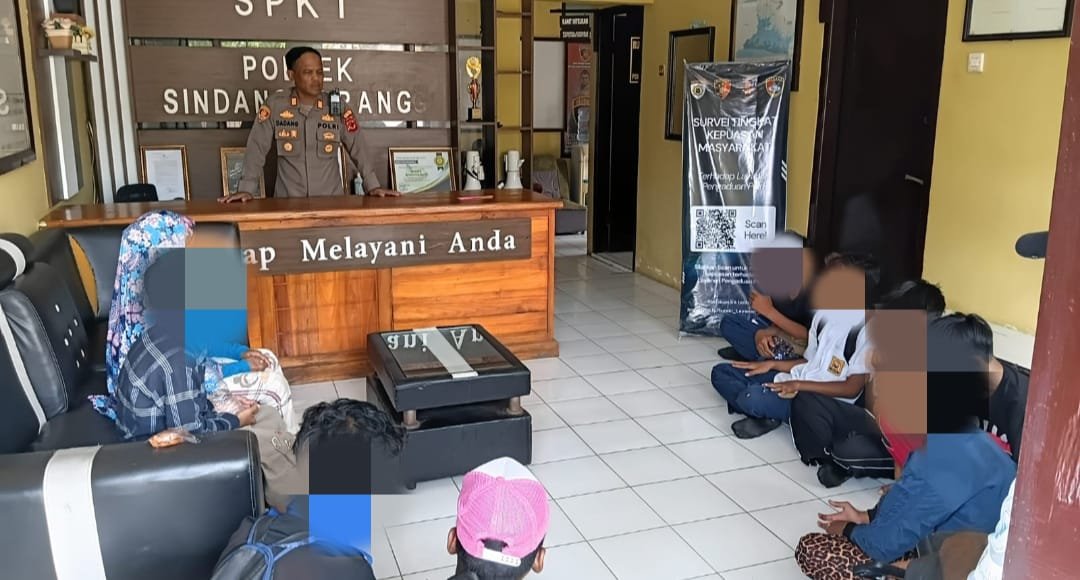 Kepolisian Sektor (Polsek) Sindangbarang, Polres Cianjur mengamankan sejumlah pelajar karena diduga terlibat tindak kekerasan, Selasa 10 Februari 2026.