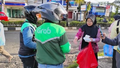 Kegiatan Jumat Berkah ini menjadi istimewa karena diinisiasi dan digerakkan sepenuhnya oleh para Srikandi PLN.