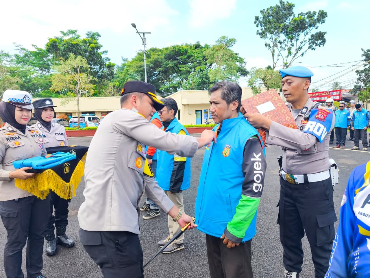 Polres Cianjur menggelar Apel Ojek Kamtibmas yang melibatkan perwakilan ojek online dan ojek pangkalan, Kamis 12 Februari 2026.