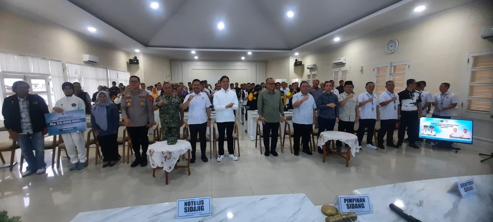 Komite Olahraga Nasional Indonesia (KONI) Kabupaten Cianjur menggelar Rapat Kerja Kabupaten (Rakerkab) 2025 di Bale Praja komplek Pendopo, Jumat 27 Februari 2026.