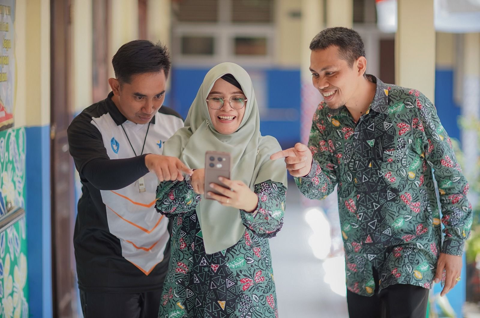 Sepanjang Januari hingga Maret 2026, pemerintah telah menyalurkan lebih dari Rp18 triliun aneka tunjangan untuk lebih dari 1,6 juta guru Aparatur Sipil Negara Daerah (ASND) di seluruh Indonesia.