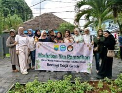 Dharma Wanita Persatuan Perumdam Tirta Mukti Cianjur Berbagi Takjil