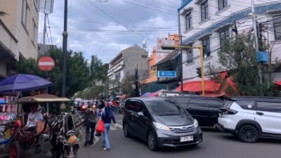 Situasi pusat perbelanjaan di Jalan Mangunsarkoro, Kabupaten Cianjur, Rabu 18 Maret 2026.(Cianjur Ekspres/Fauzi Noviandi)