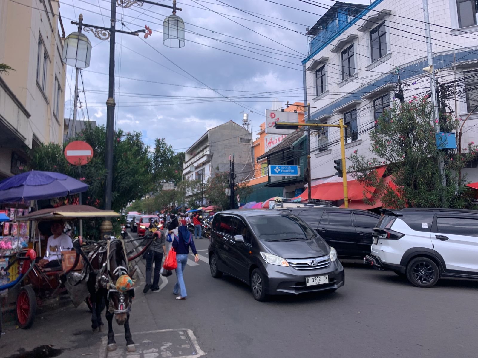 Situasi pusat perbelanjaan di Jalan Mangunsarkoro, Kabupaten Cianjur, Rabu 18 Maret 2026.(Cianjur Ekspres/Fauzi Noviandi)