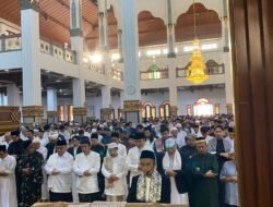 Ribuan Warga Salat Idulfitri di Masjid Agung Cianjur, Bupati Tekankan Ukhuwah dan Kepedulian Sosial