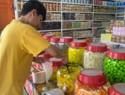 Omset Menurun, Penjualan Manisan di Cianjur Lesu di Momen Lebaran Tahun Ini