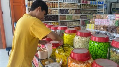 Omset Menurun, Penjualan Manisan di Cianjur Lesu di Momen Lebaran Tahun Ini