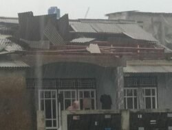 Belasan Rumah di Desa Limbangsari Cianjur Rusak Diterjang Angin Kencang
