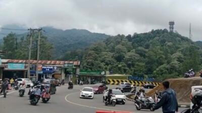 Satlantas Polres Cianjur mencatat arus lalu lintas di Kawasan Puncak, Kabupaten Cianjur pada libur Lebaran 2026 meningkat hingga 70 persen.