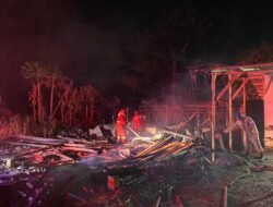 Ditinggal Beli Obat, Gudang Kayu di Gekbrong Cianjur Hangus Terbakar