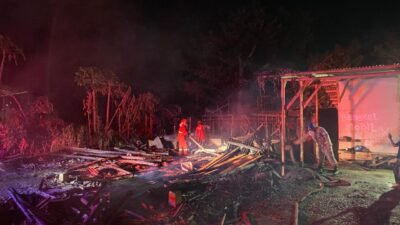 Ditinggal Beli Obat, Gudang Kayu di Gekbrong Cianjur Hangus Terbakar