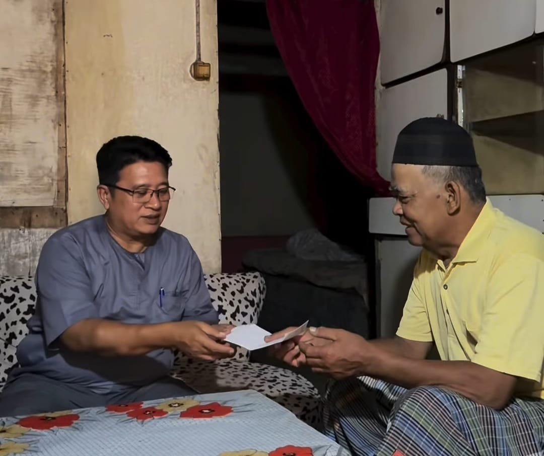 DLH Cianjur Kunjungi Kediaman Penarik Becak Tertimpa Musibah Pohon Tumbang