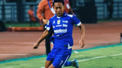 Beckham Putra Raih Gelar Sarjana di Tengah Kesibukan Liga 1